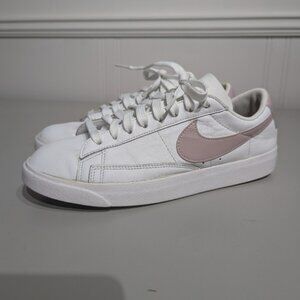 Nike Blazer Lowe LE trainer - White/Rose - size 7 women